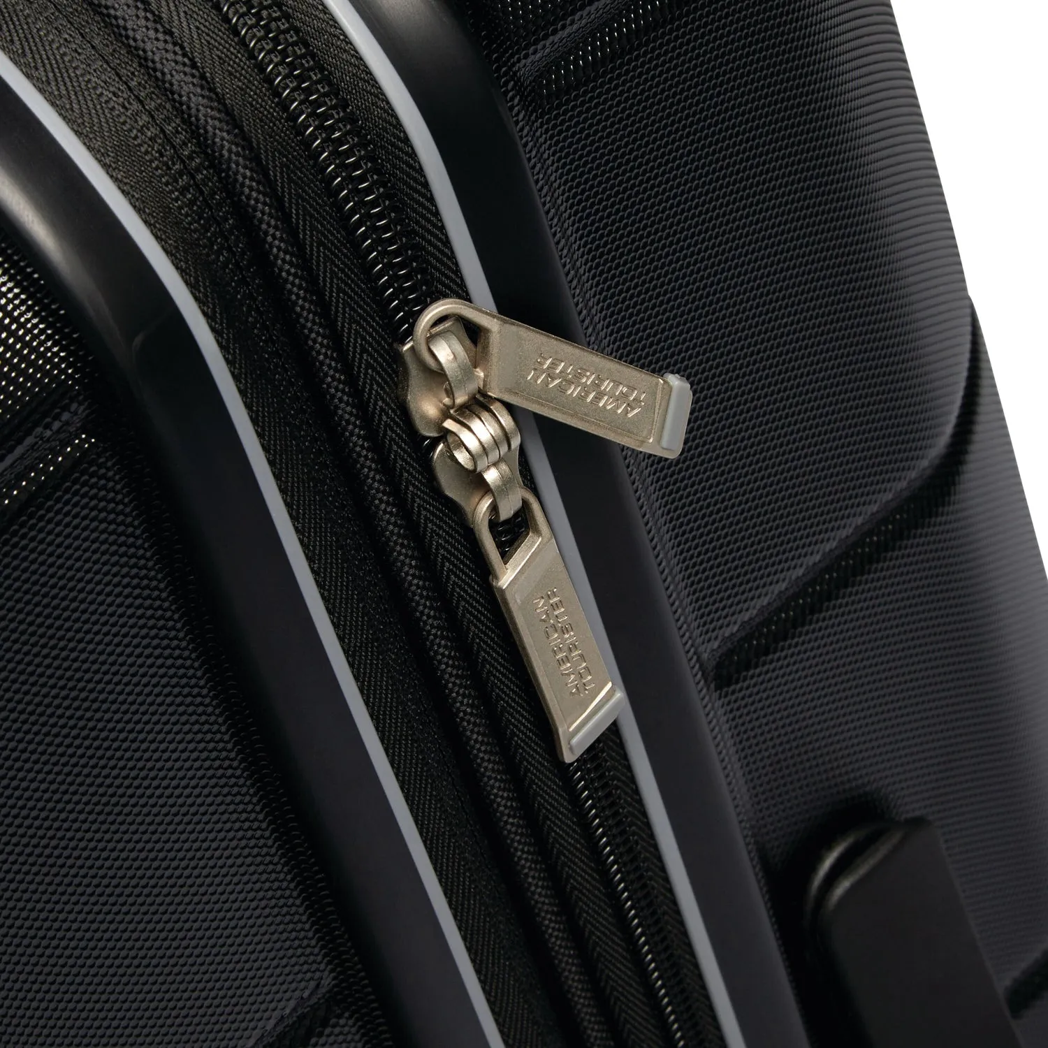 American Tourister Stratum 2.0 24" Spinner