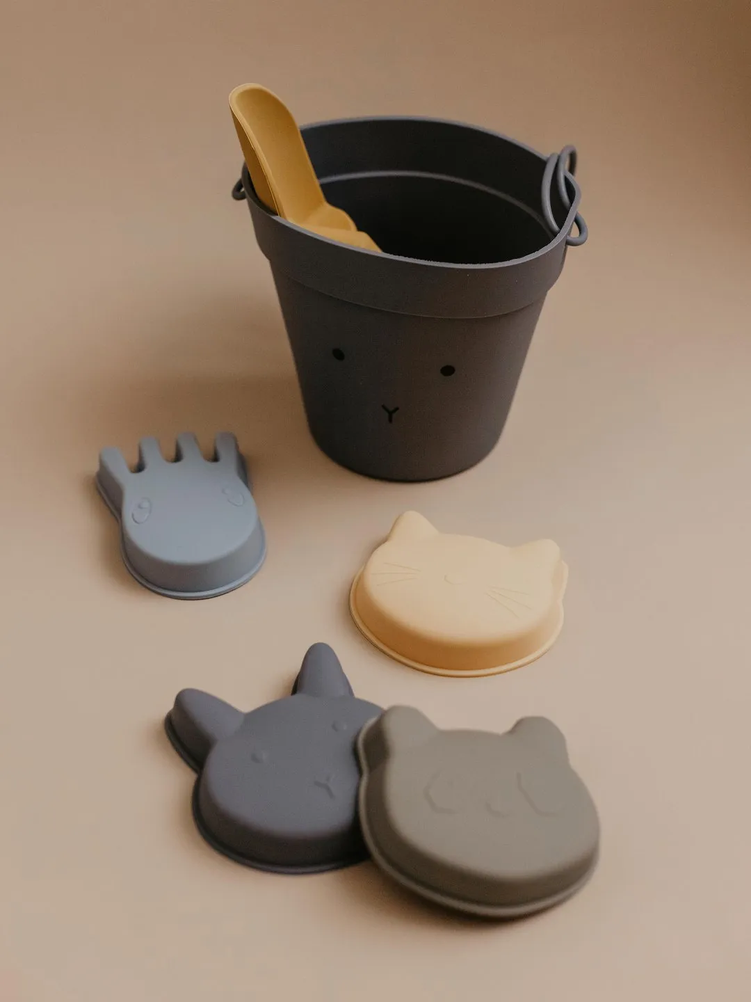 Silicone Beach Bucket & Toys Set - Blue Bear